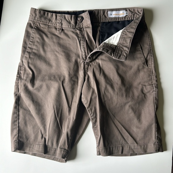 Volcom shorts - Picture 4 of 8